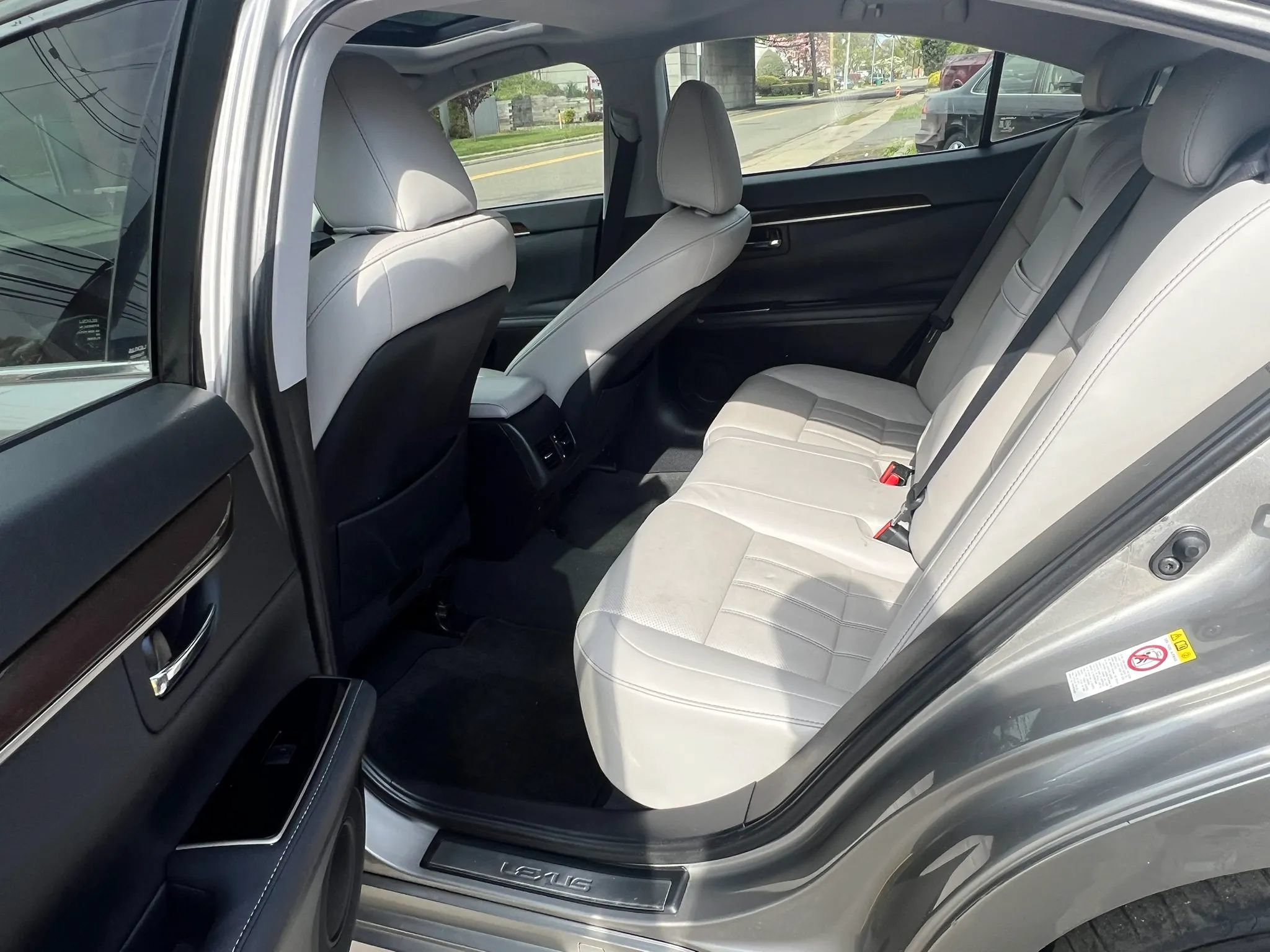Used 2018 Lexus ES 350 w/ Luxury Package w/Wood Trim FWD image 28