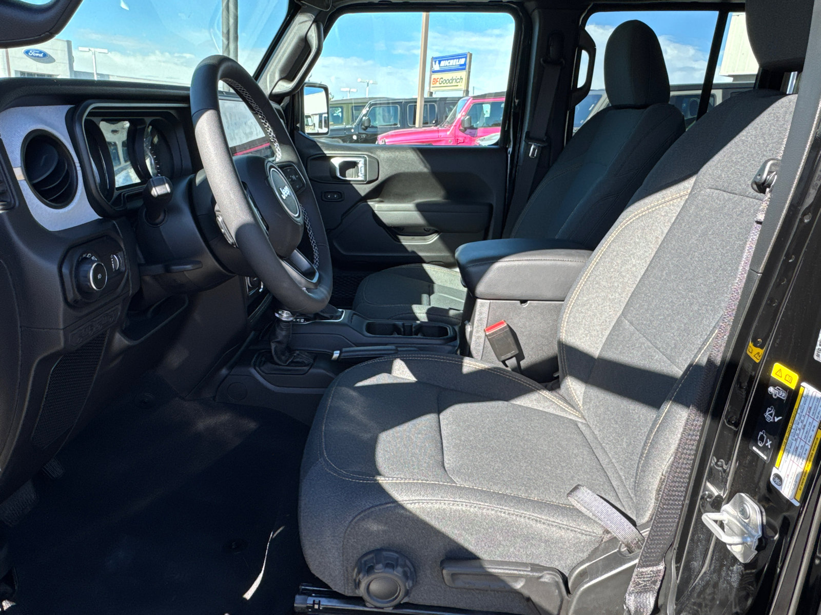 Used 2025 Jeep Wrangler Sport S image 9