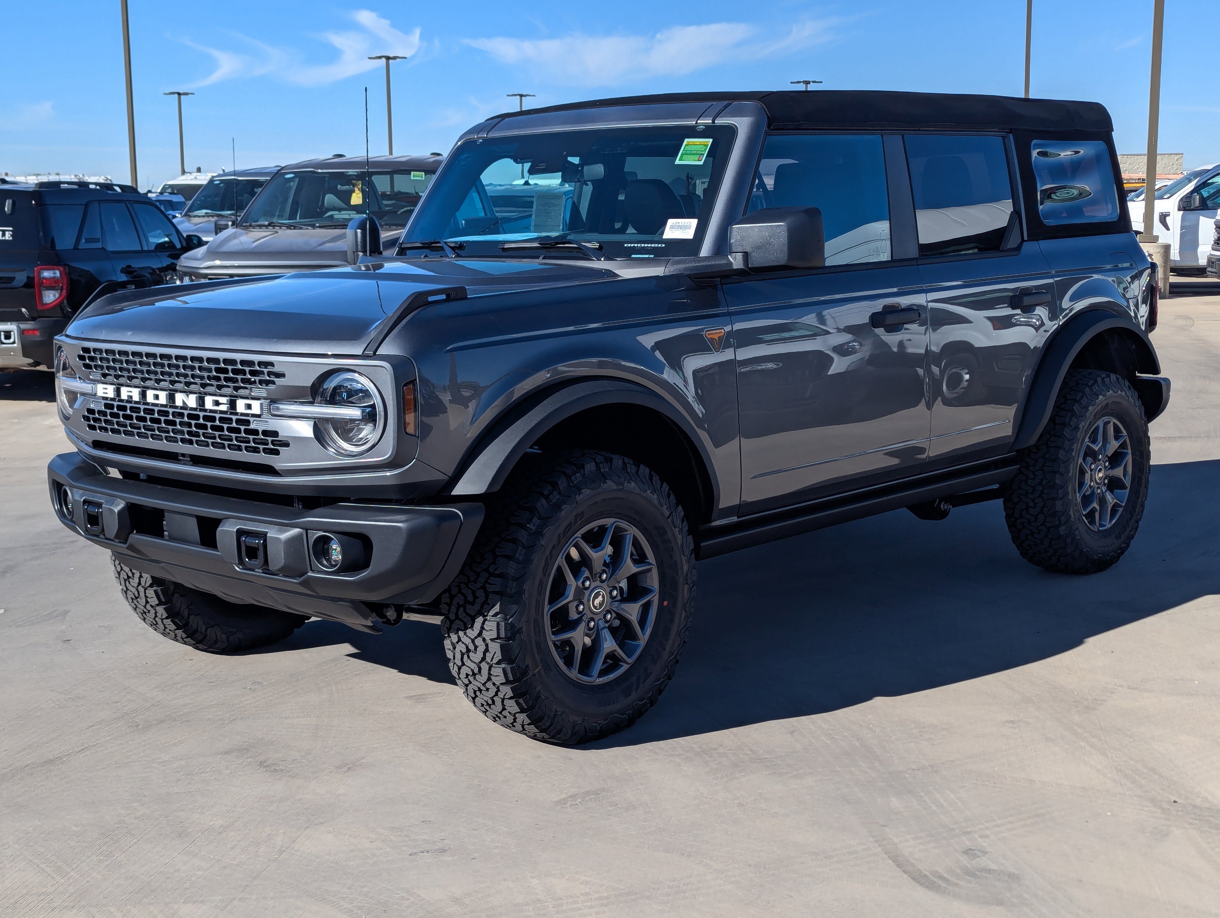 New 2025 Ford Bronco Badlands image 5