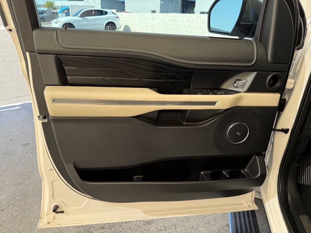 Used 2019 Ford Expedition Platinum RWD image 30
