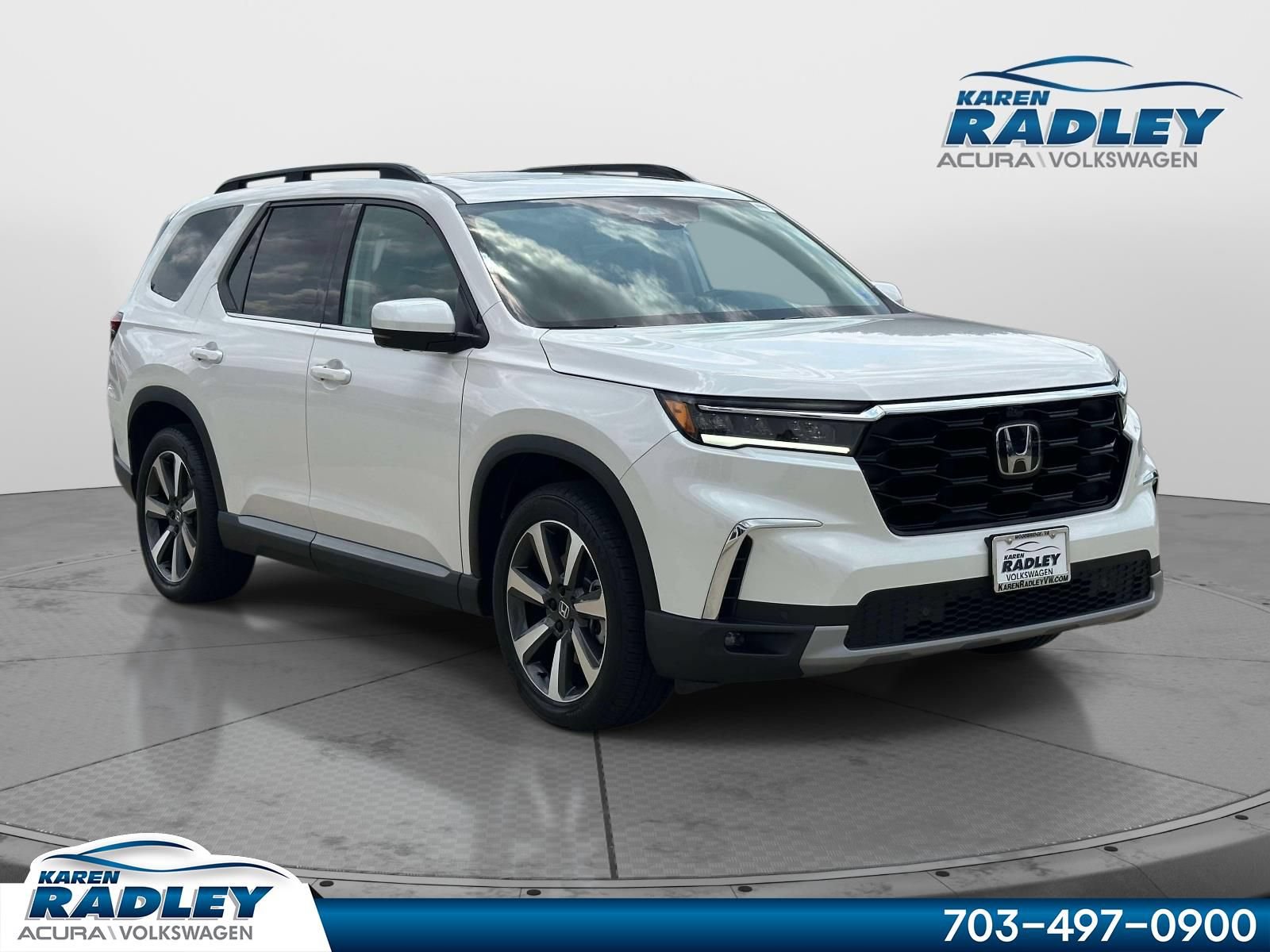 Used 2025 Honda Pilot Elite image 1