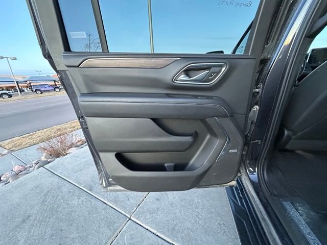 Used 2023 Chevrolet Suburban Premier image 22