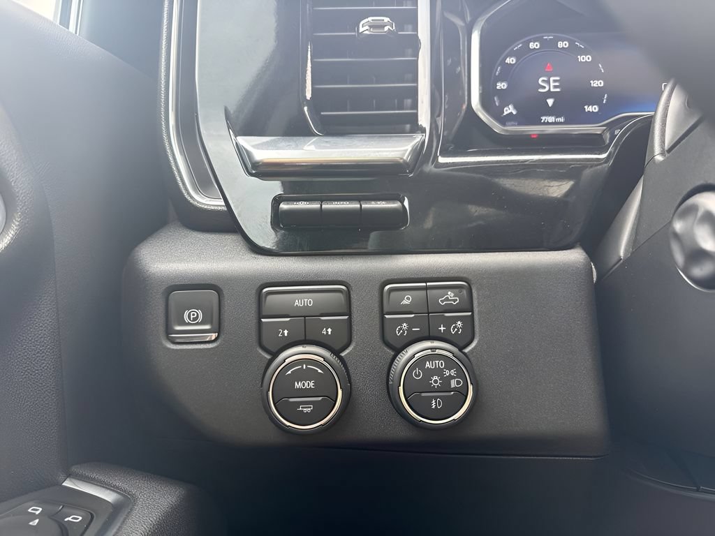 Used 2025 Chevrolet Silverado 1500 LTZ w/ LTZ Premium Package AWD/4WD image 25