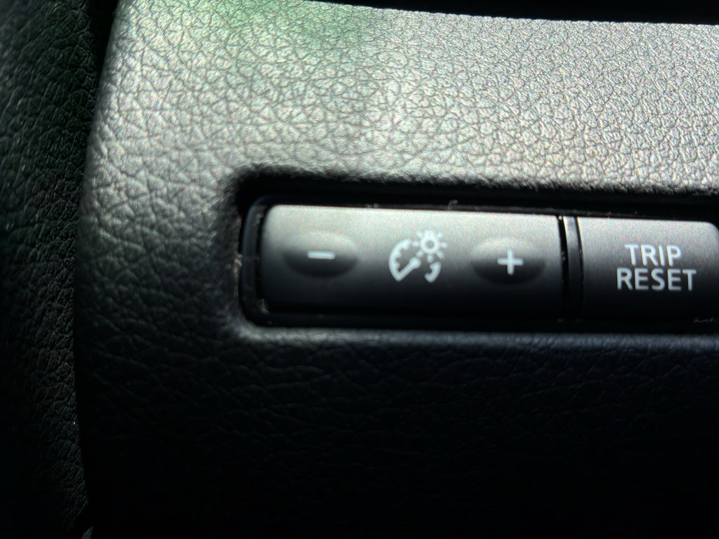 Used 2019 Nissan Rogue SV w/ Premium Package FWD image 27