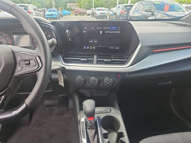 Used 2025 Chevrolet Trax RS FWD image 17
