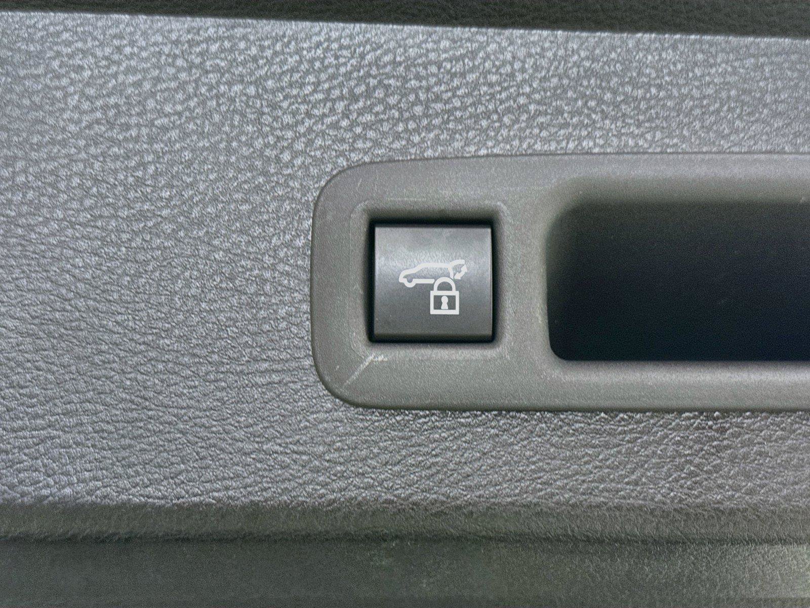Certified 2026 Toyota Sienna XLE FWD image 39