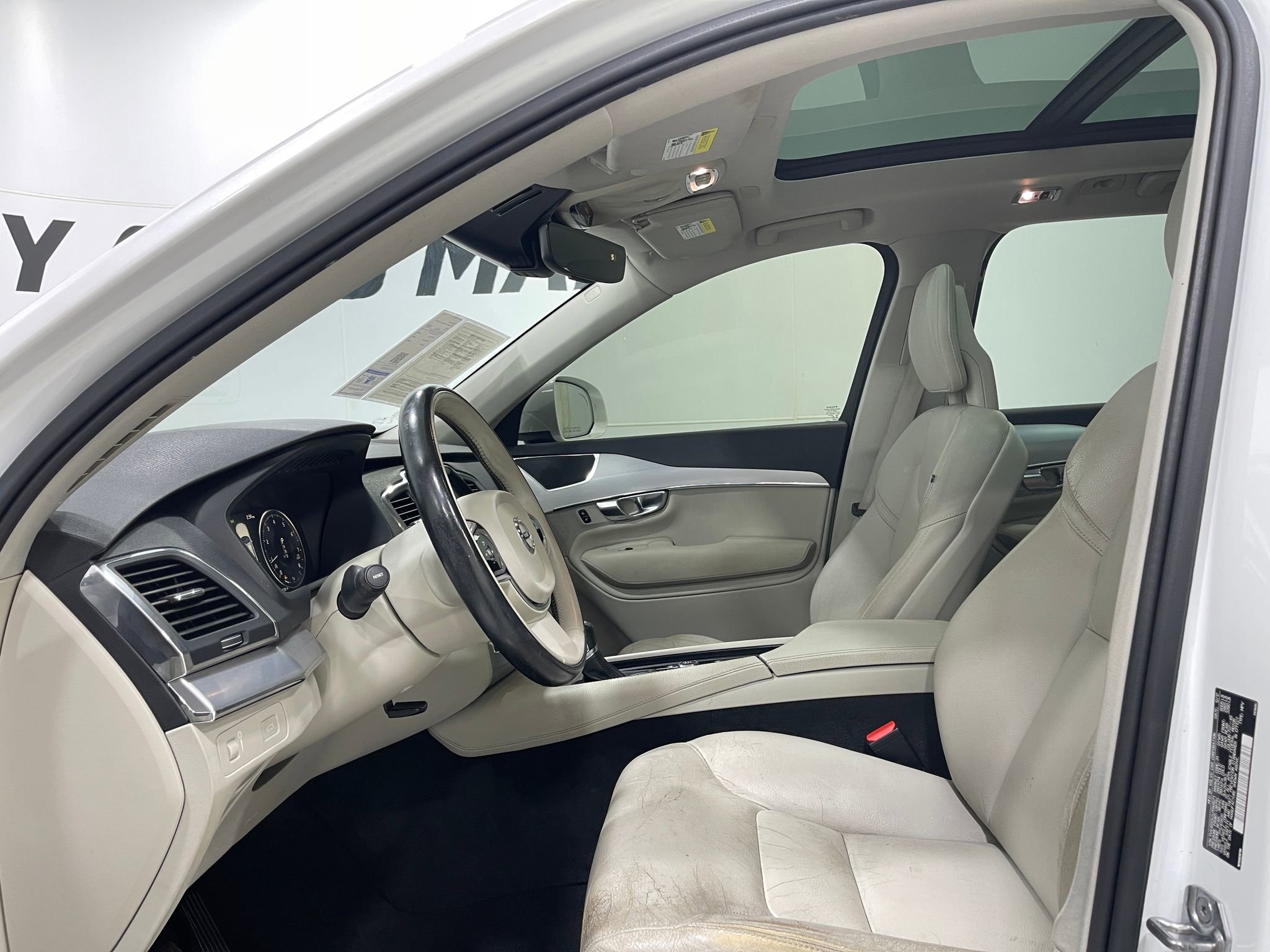 Used 2018 Volvo XC90 T5 Momentum w/ Convenience Package FWD image 13