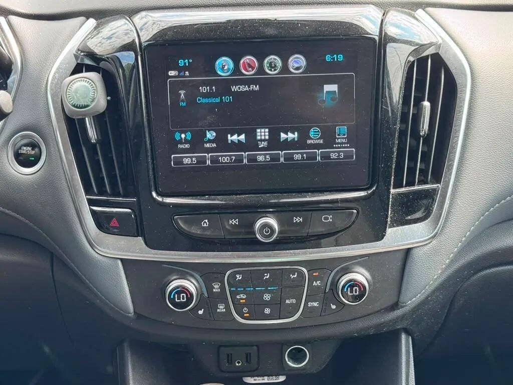 Used 2019 Chevrolet Traverse LT FWD image 18