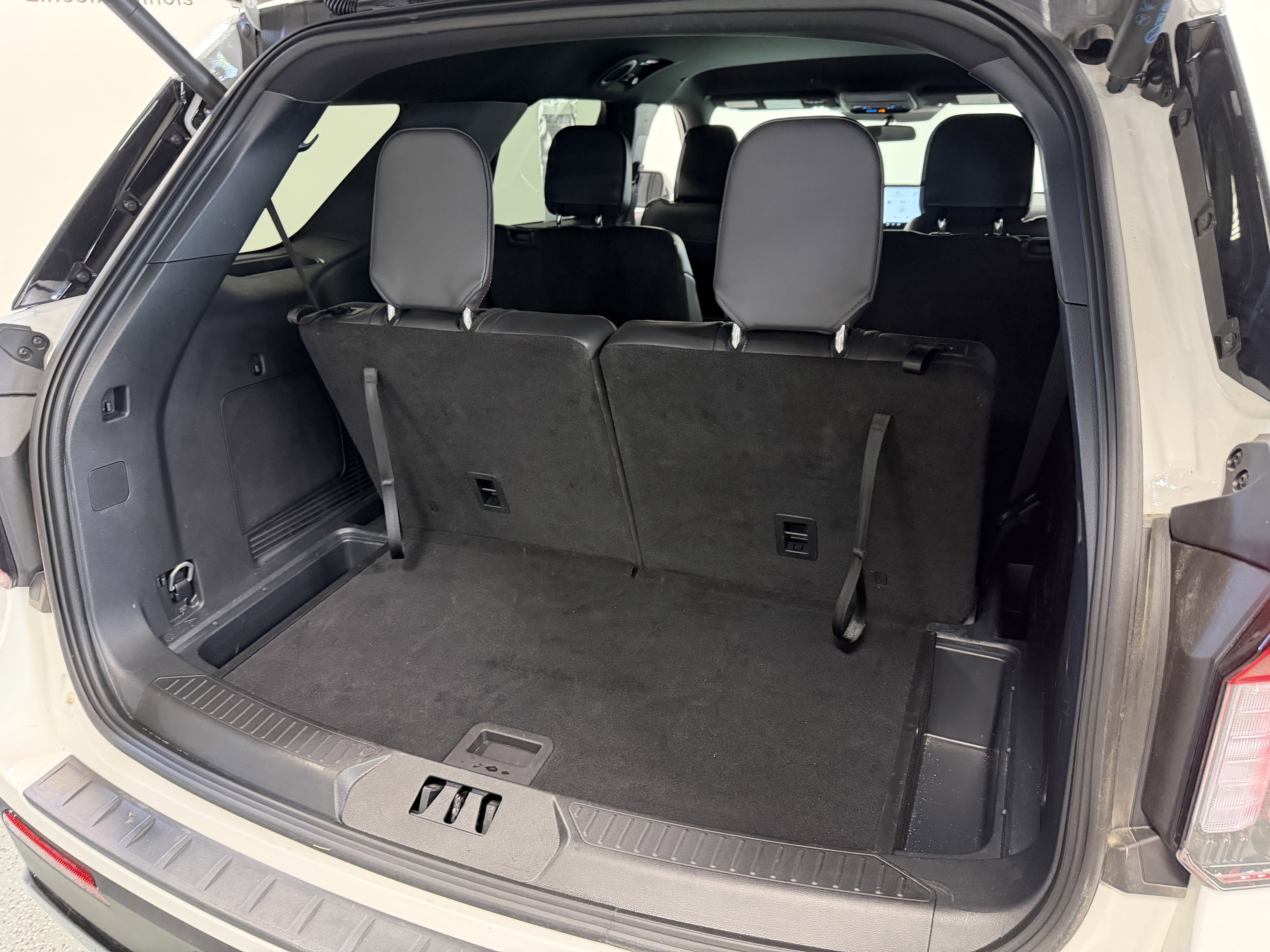 Used 2025 Ford Explorer ST-Line AWD/4WD image 25