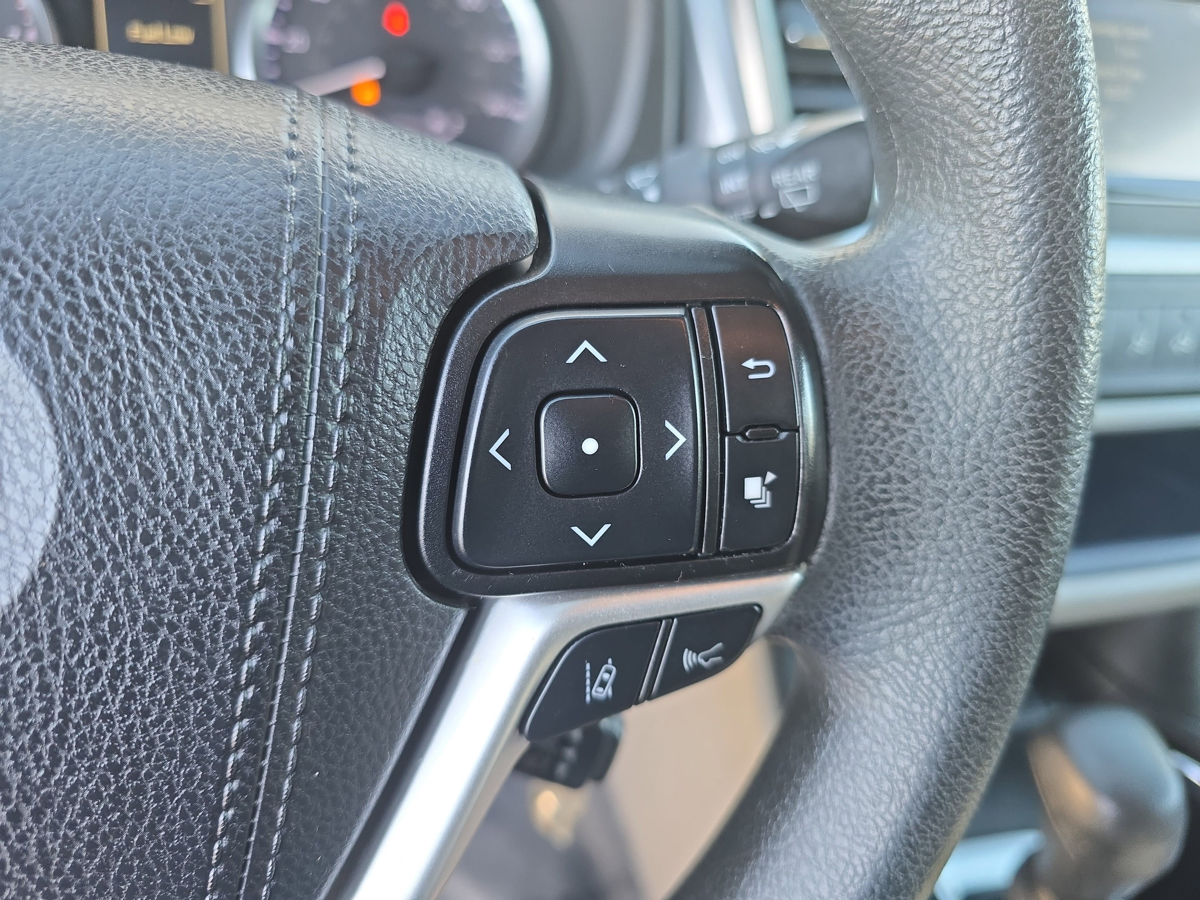 Used 2019 Toyota Highlander LE image 17