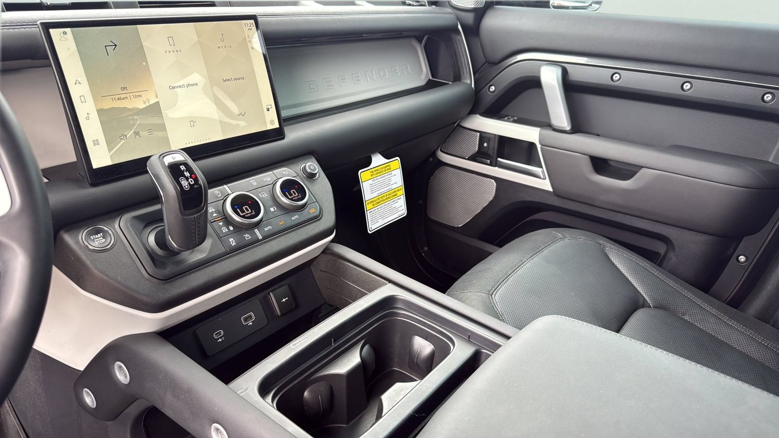 Used 2024 Land Rover Defender 130 X-Dynamic SE AWD/4WD image 19