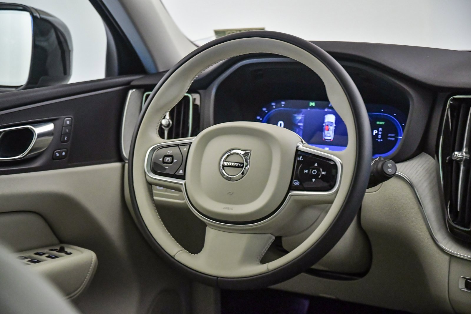 Certified 2025 Volvo XC60 T8 Plus w/ Protection Package Premier image 12