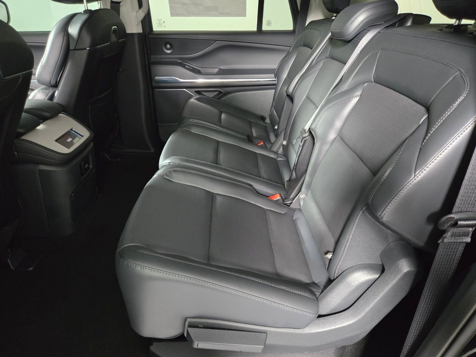 New 2026 Lincoln Navigator L Premier AWD/4WD image 13