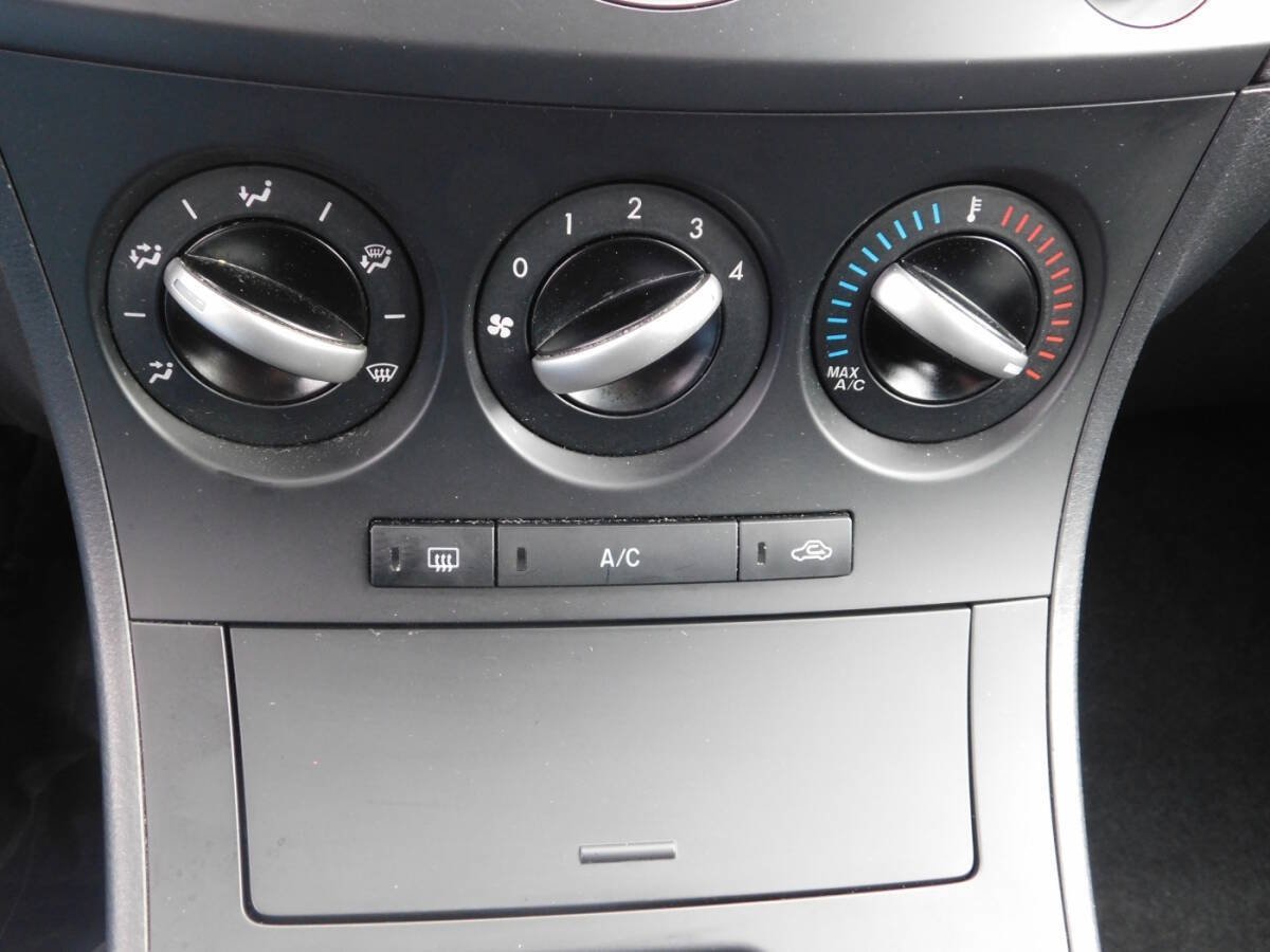 Used 2012 MAZDA MAZDA3 i Touring FWD image 11