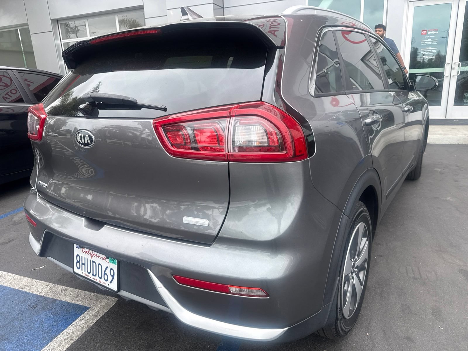 Used 2017 Kia Niro EX FWD image 6