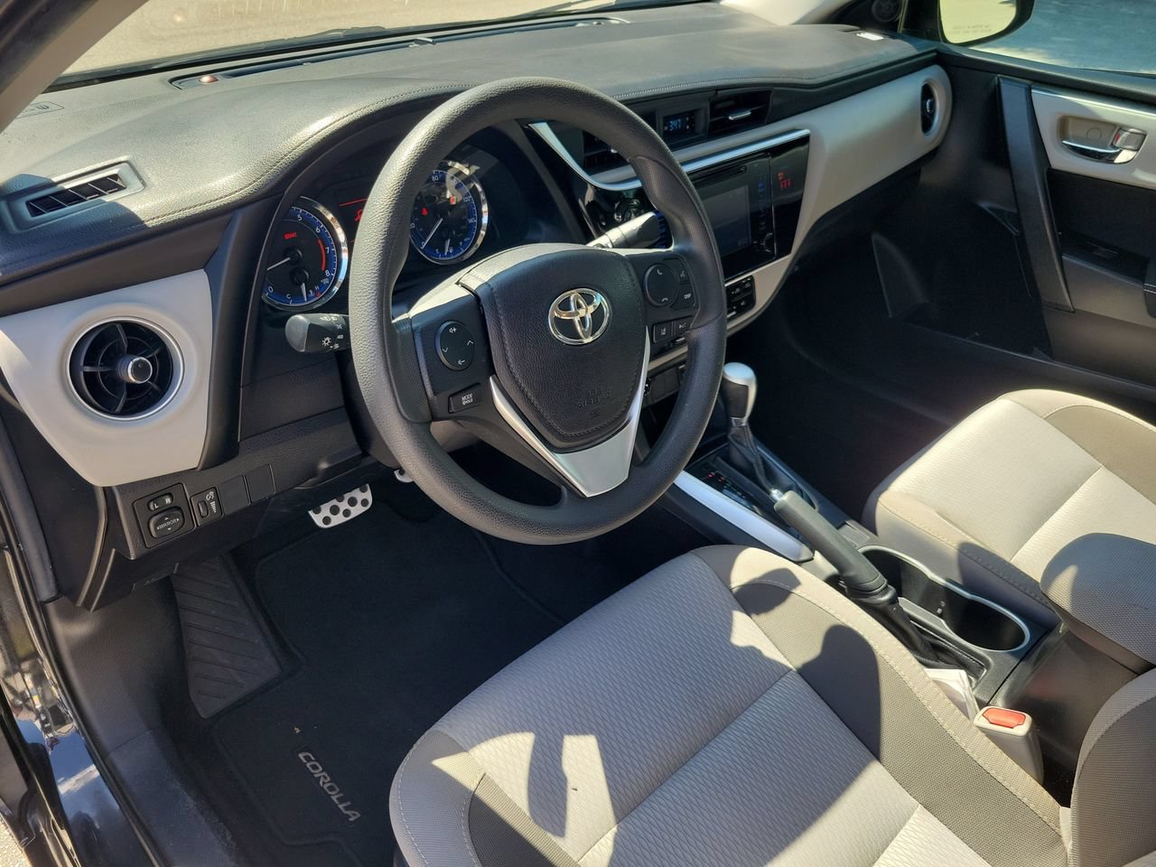 Used 2019 Toyota Corolla LE FWD image 15