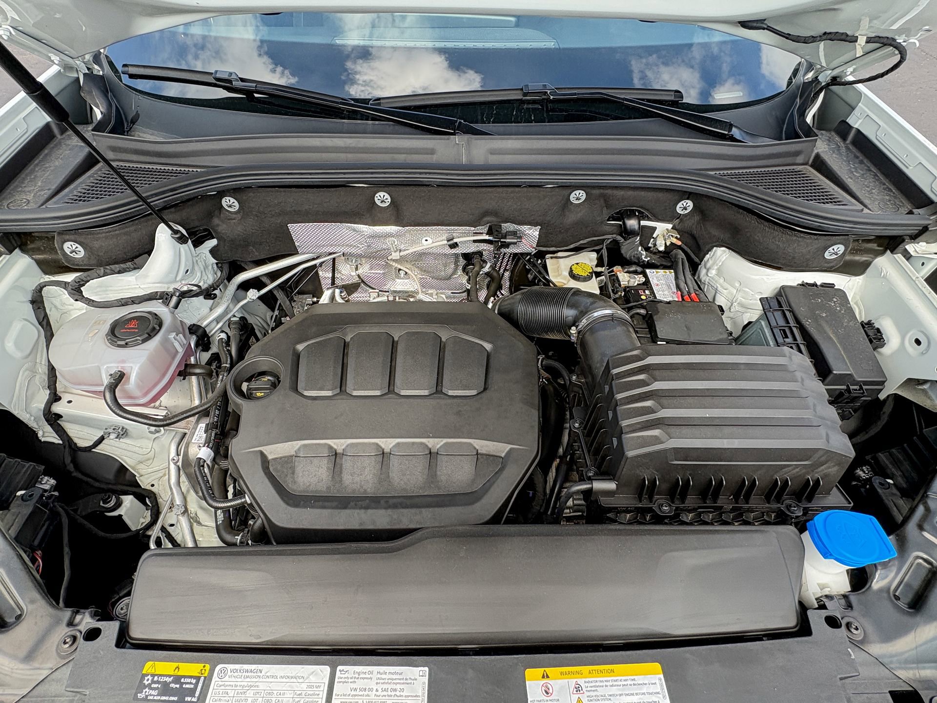 Used 2025 Volkswagen Atlas Cross Sport SE w/ Panoramic Sunroof Package image 33