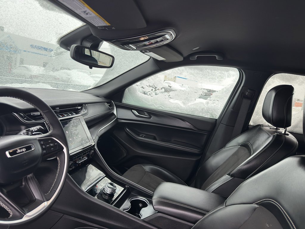 Used 2024 Jeep Grand Cherokee Altitude image 24
