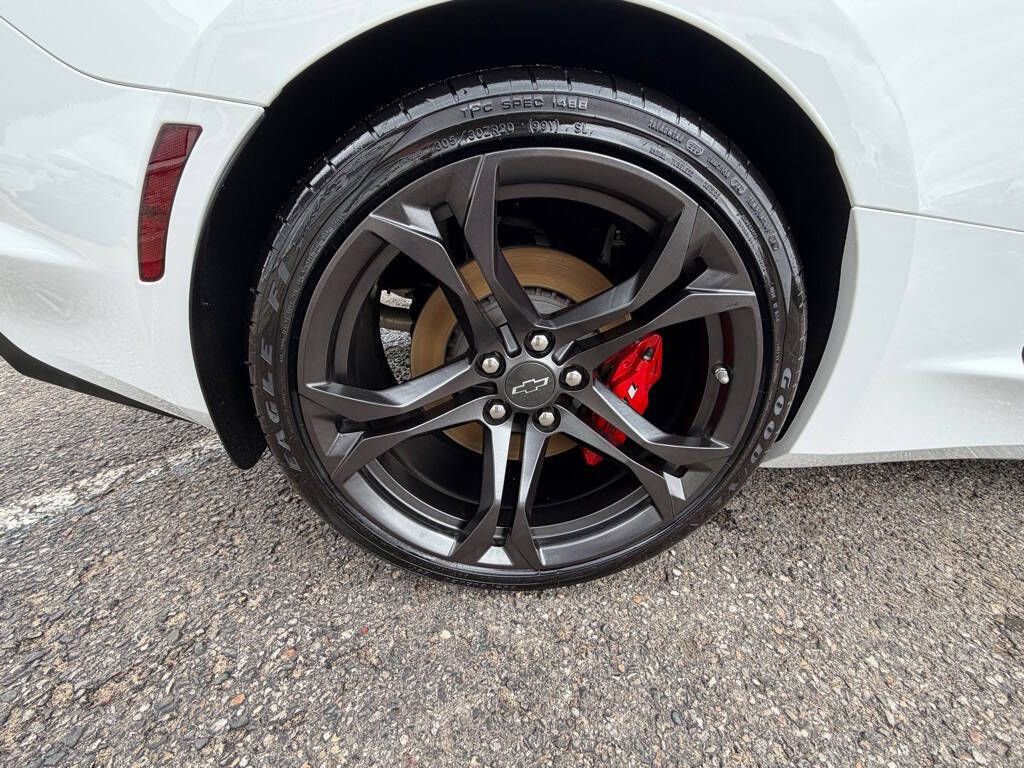 Used 2020 Chevrolet Camaro SS RWD image 25
