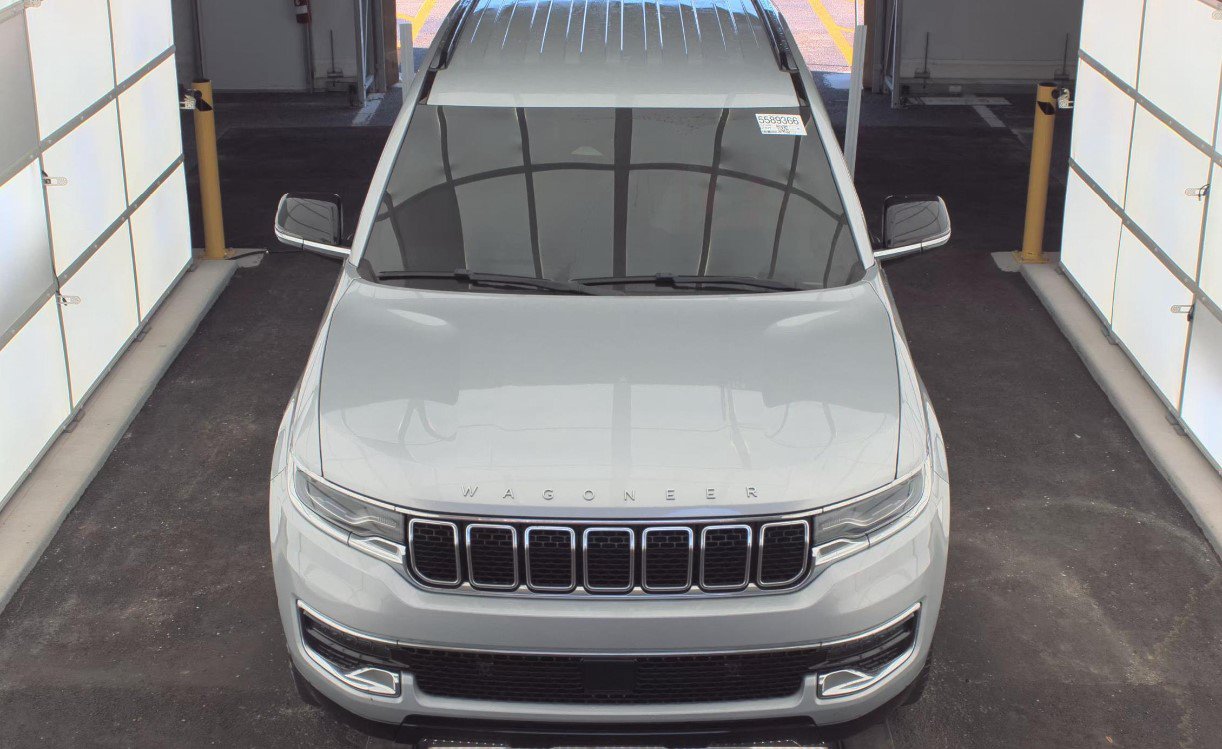 Used 2023 Jeep Wagoneer 4WD image 3