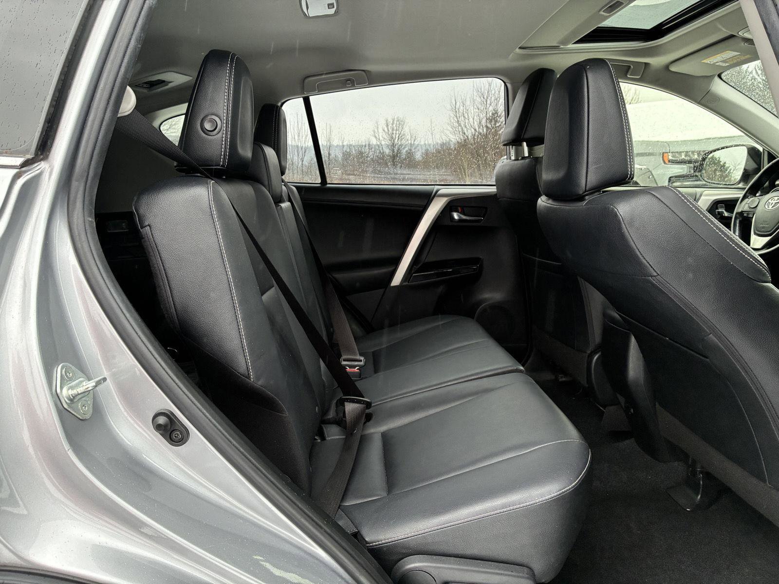 Used 2018 Toyota RAV4 Limited image 35