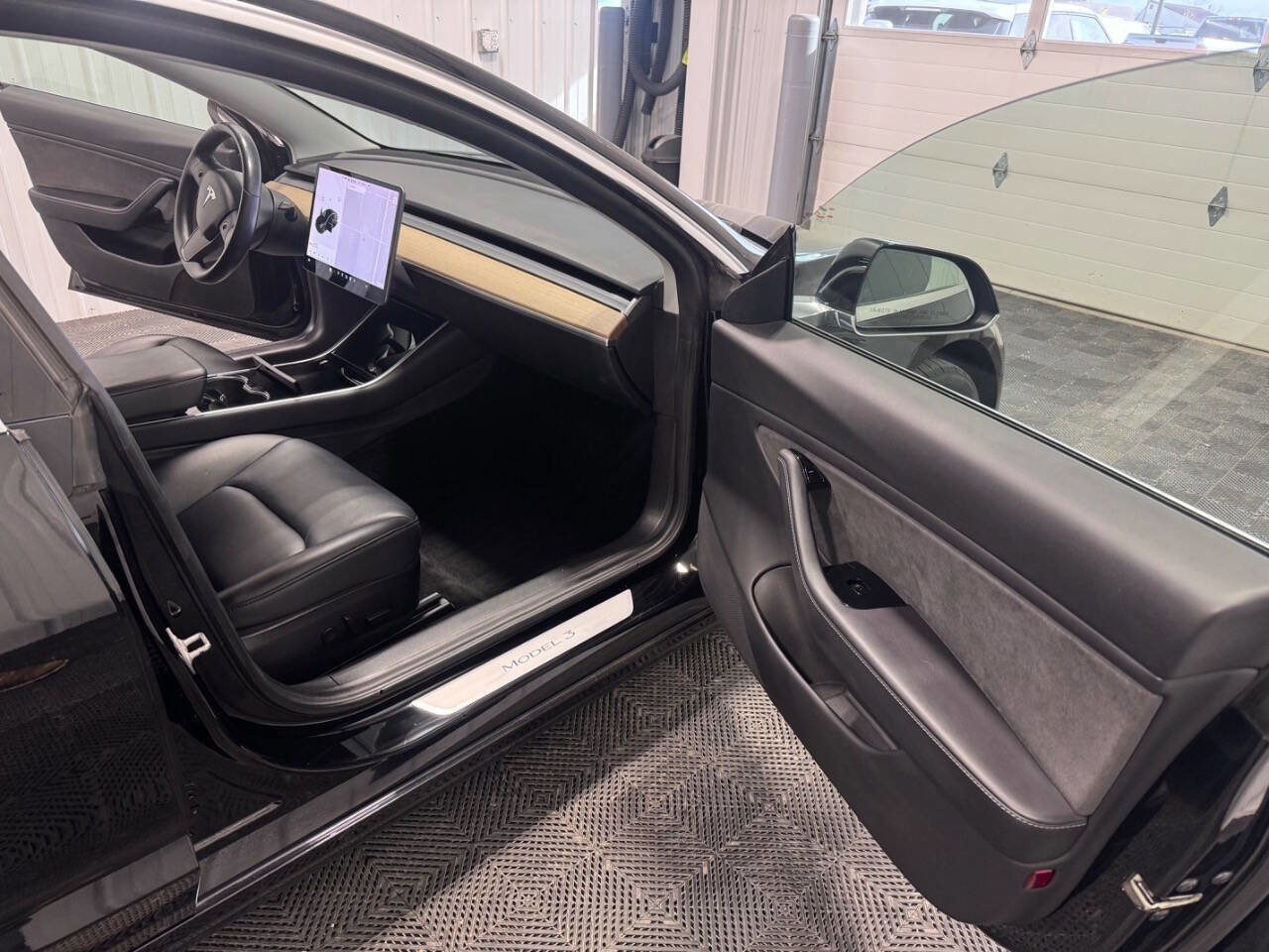 Used 2019 Tesla Model 3 Mid Range image 16