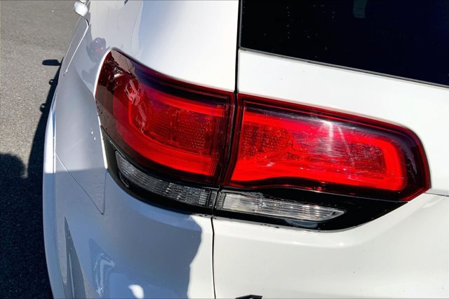 Used 2021 Jeep Grand Cherokee Laredo X AWD/4WD image 29