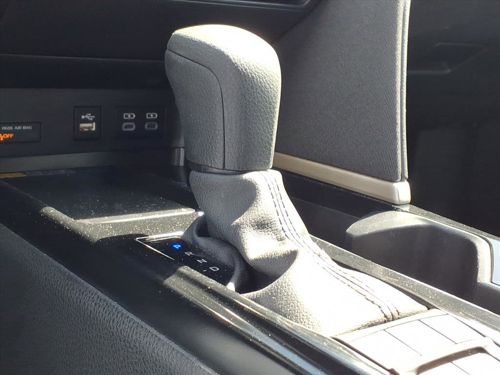 Used 2025 Toyota Camry LE image 17