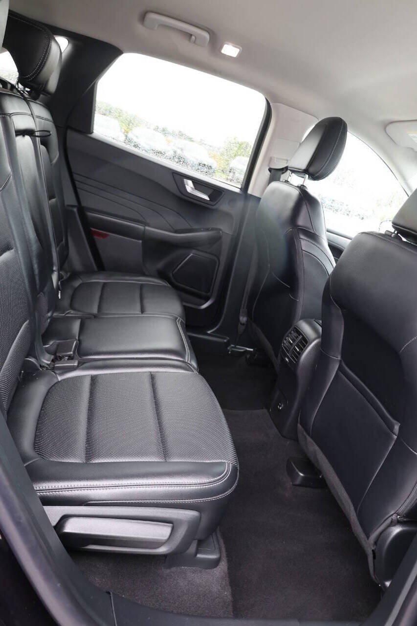 Used 2021 Ford Escape Titanium AWD/4WD image 16