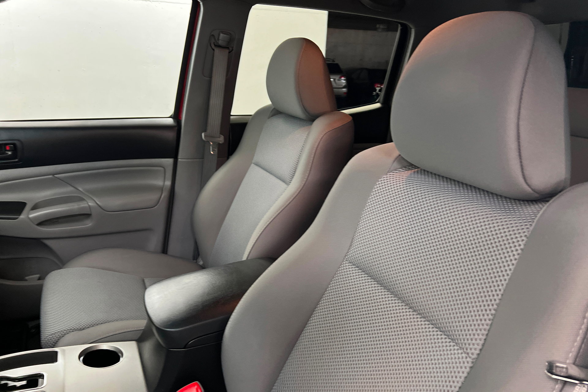 Used 2014 Toyota Tacoma w/ TRD Off-Road Package image 16