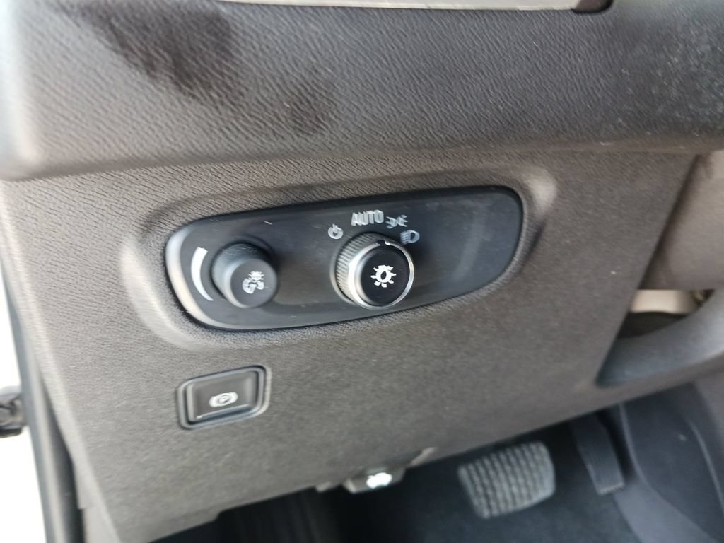 Used 2024 GMC Terrain SLE AWD/4WD image 36