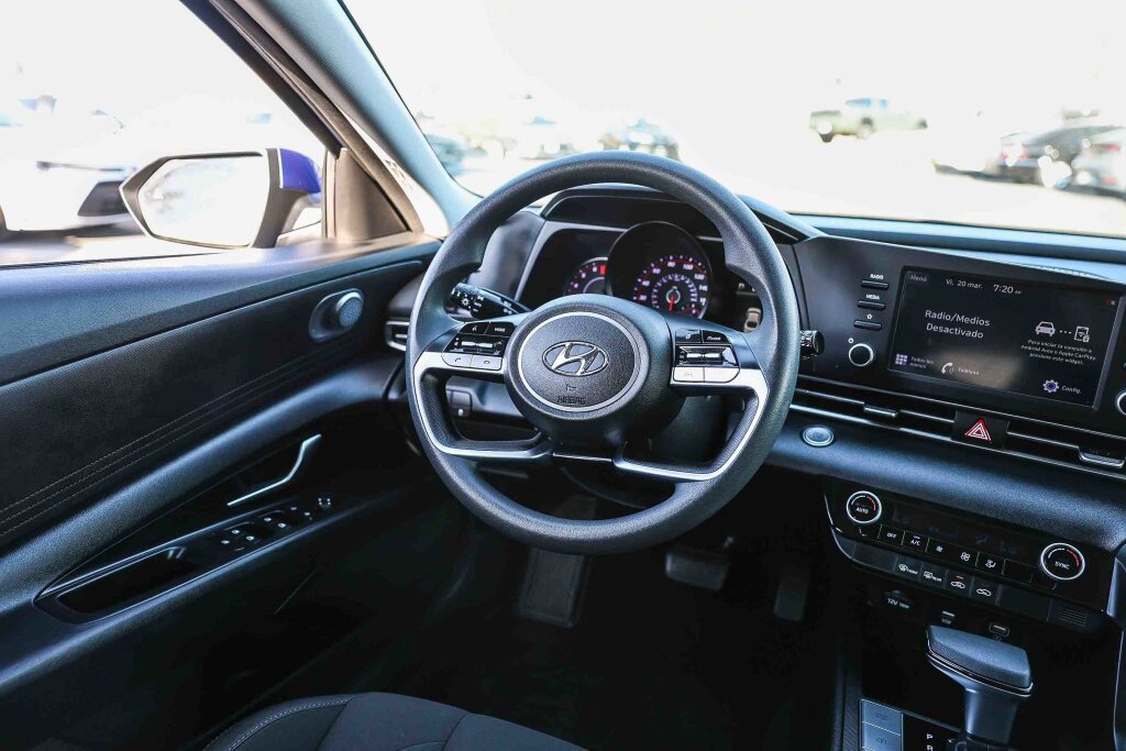 Used 2021 Hyundai Elantra SEL image 5