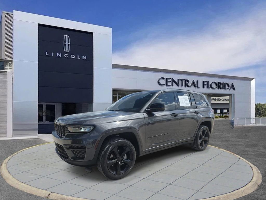 Used 2024 Jeep Grand Cherokee Altitude AWD/4WD image 8