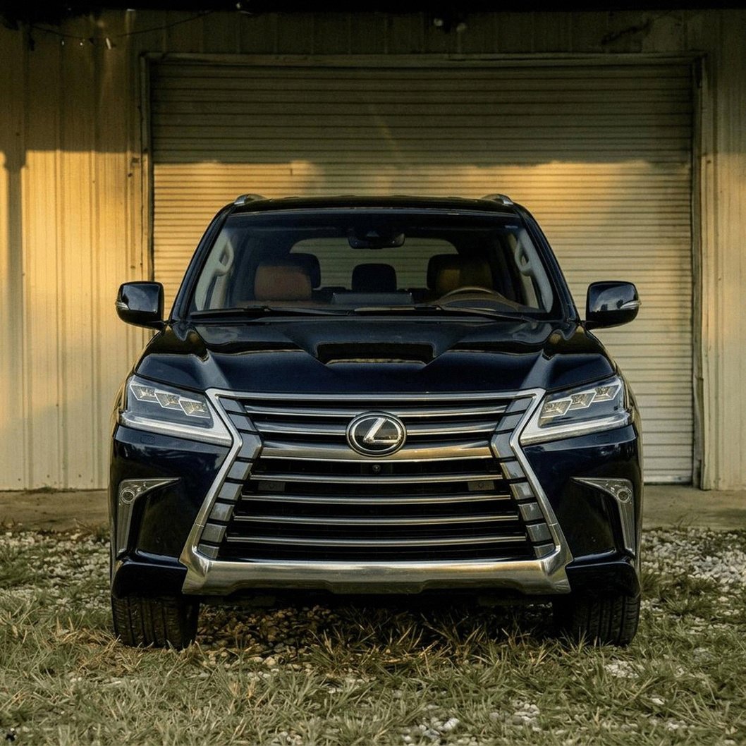 Used 2017 Lexus LX 570 4WD w/ Luxury Package image 1