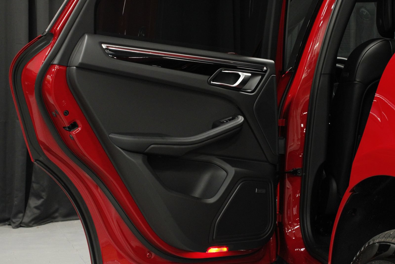 New 2026 Porsche Macan AWD/4WD image 13