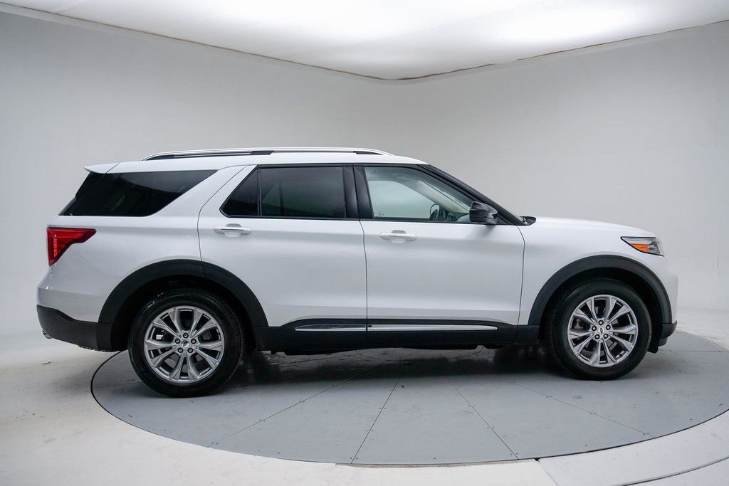 Used 2023 Ford Explorer Limited AWD/4WD image 2