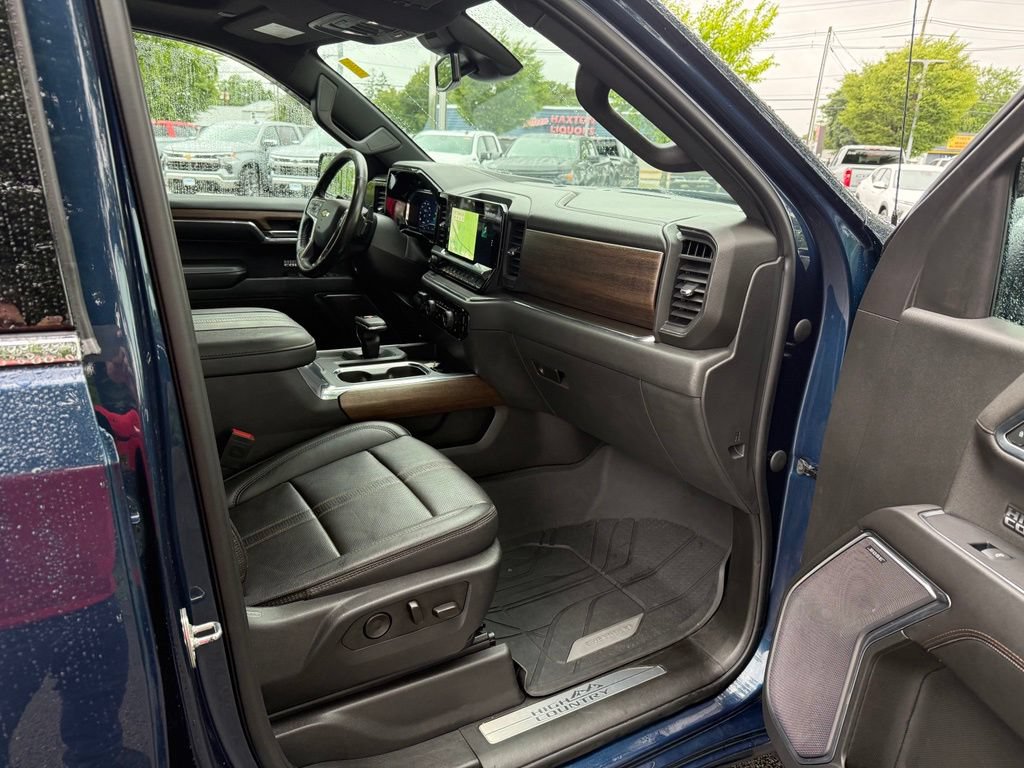 Used 2023 Chevrolet Silverado 1500 High Country w/ High Country Premium Package AWD/4WD image 15