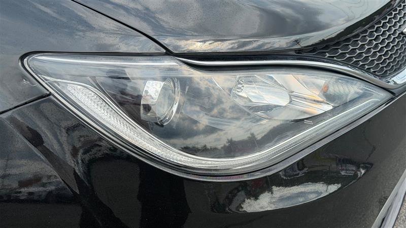 Used 2018 Chrysler Pacifica Touring-L FWD image 11