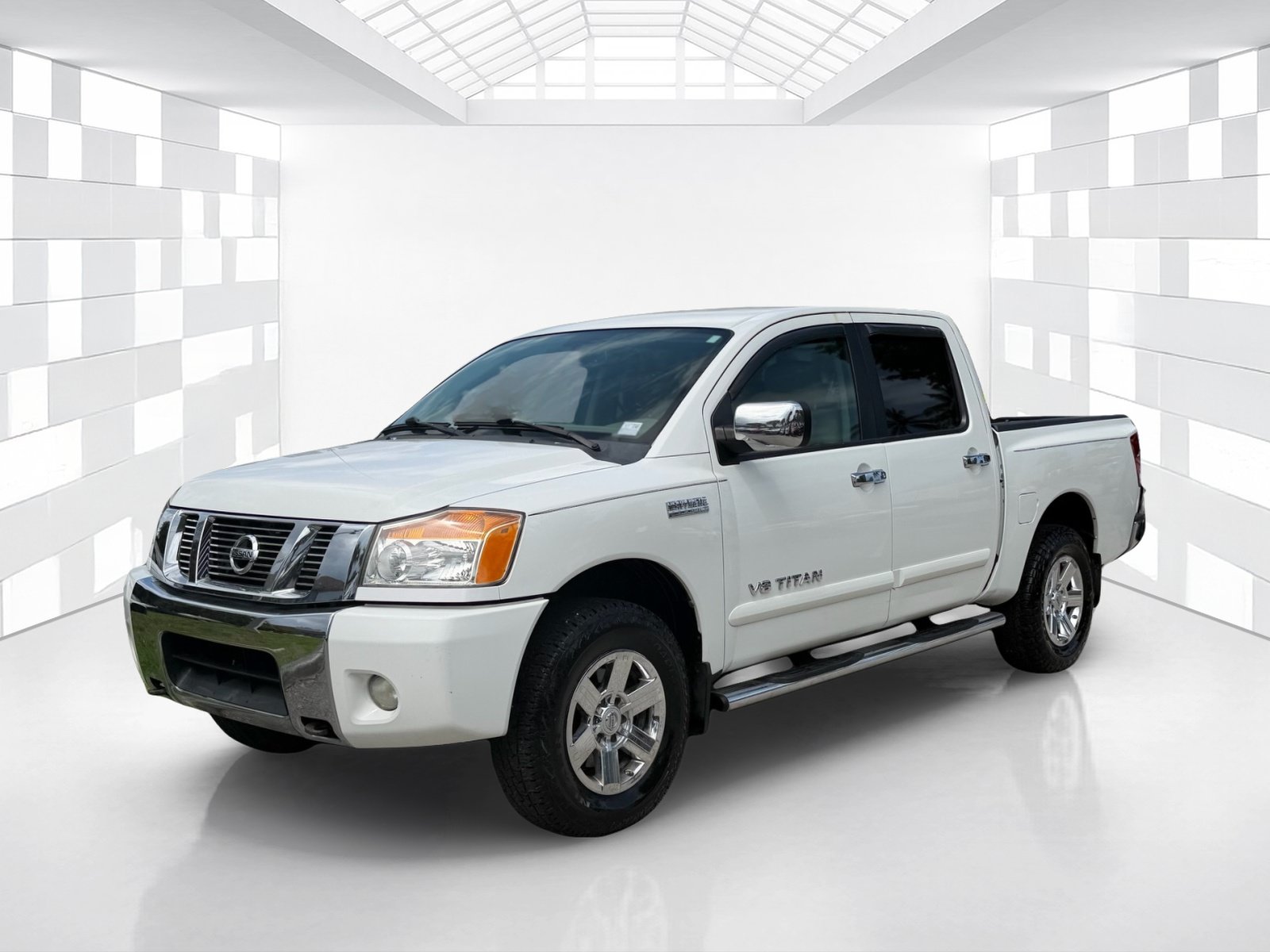 Used 2011 Nissan Titan SV w/ SV Value Truck Pkg AWD/4WD image 3