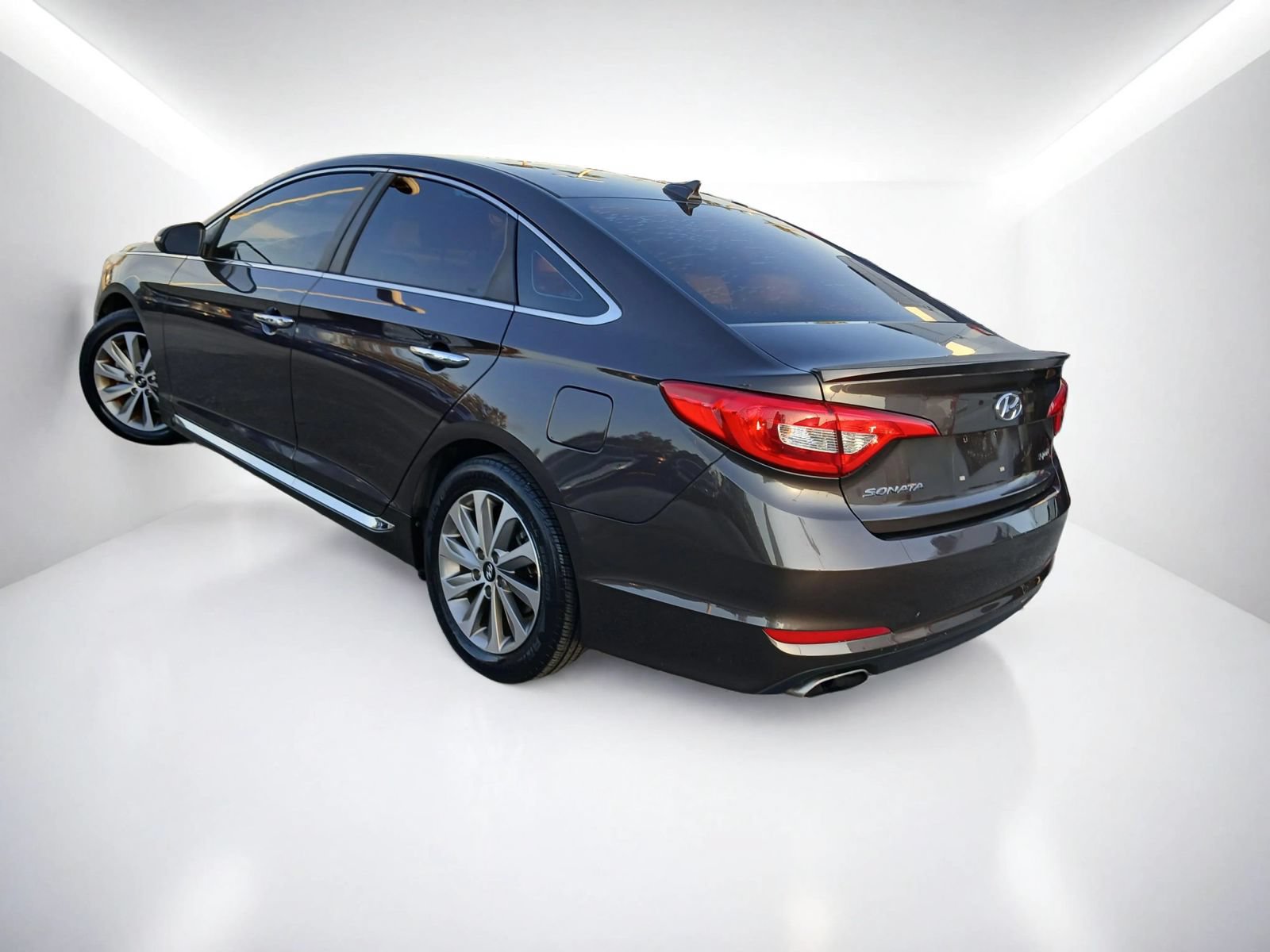 Used 2015 Hyundai Sonata Sport w/ Option Group 04 FWD image 4