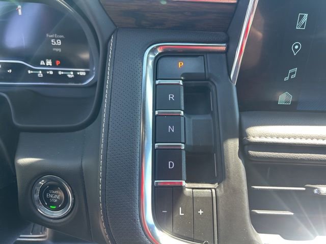 Used 2023 Chevrolet Suburban Premier image 25