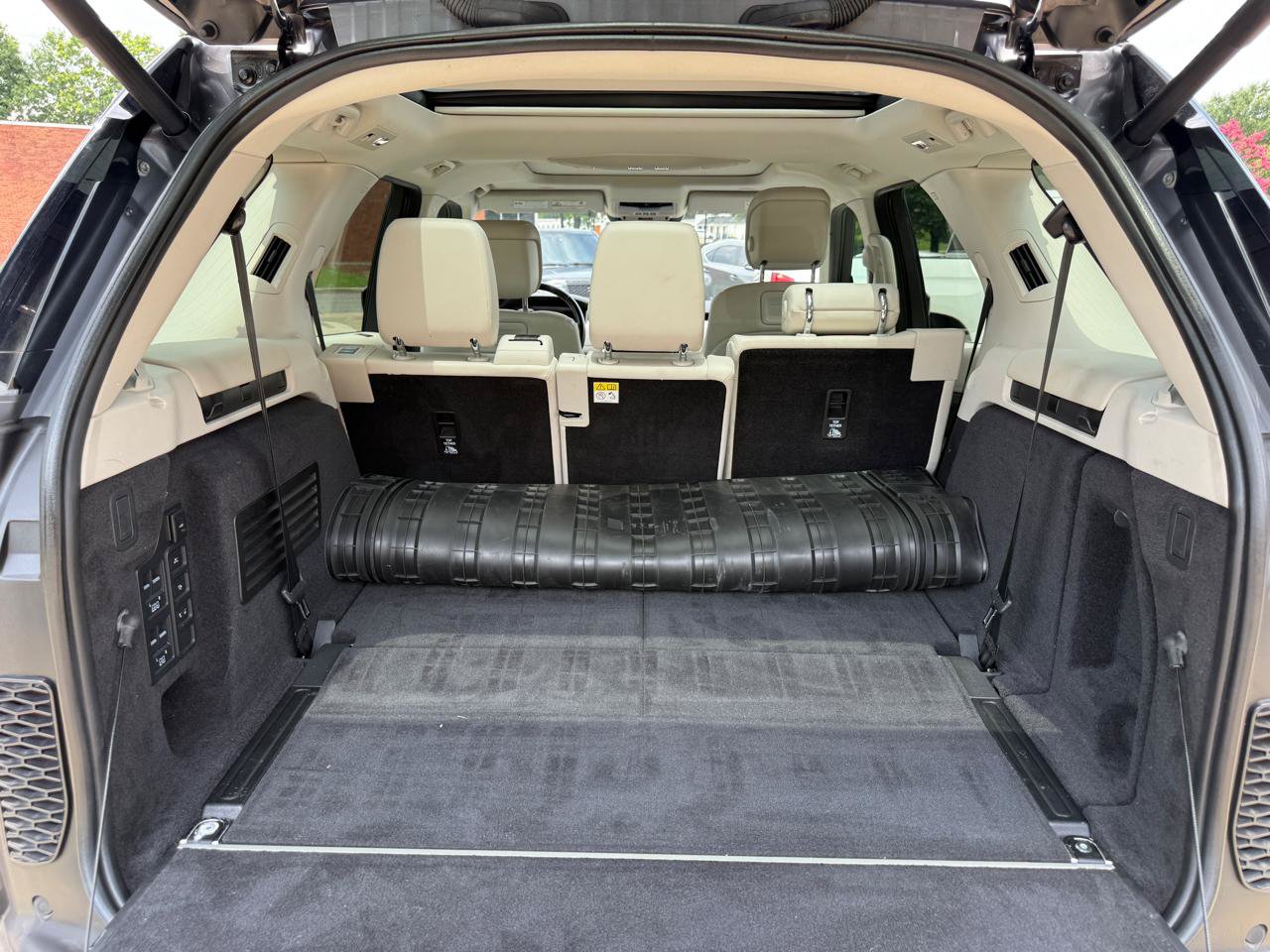 Used 2022 Land Rover Discovery S AWD/4WD image 35