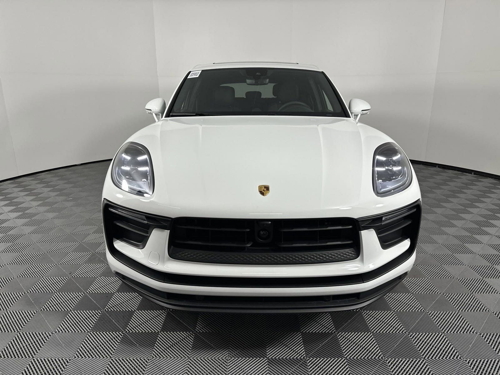 New 2025 Porsche Macan image 6
