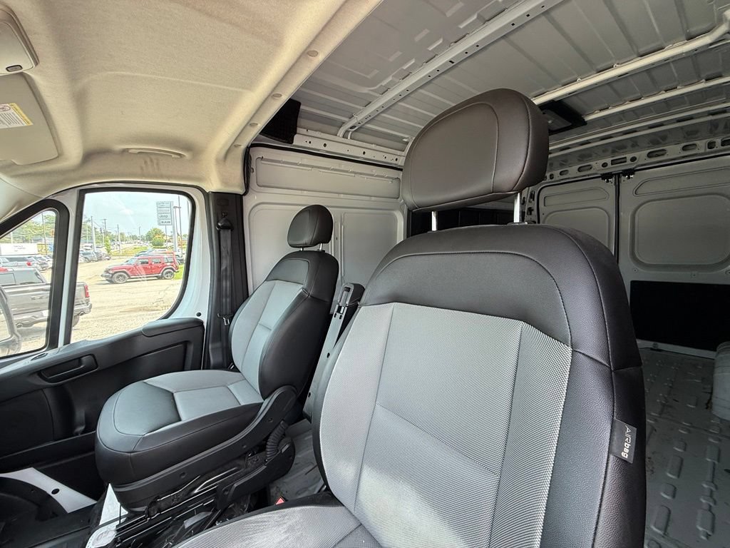 Used 2025 RAM ProMaster 2500 w/ Convenience Group FWD image 13