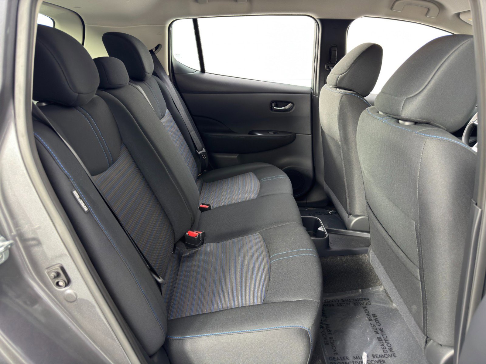 Used 2025 Nissan Leaf S image 31