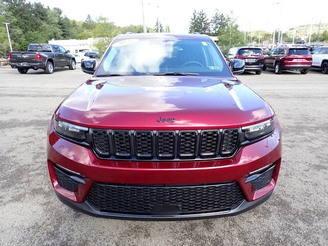 Certified 2023 Jeep Grand Cherokee Limited w/ Black Appearance Package image 10