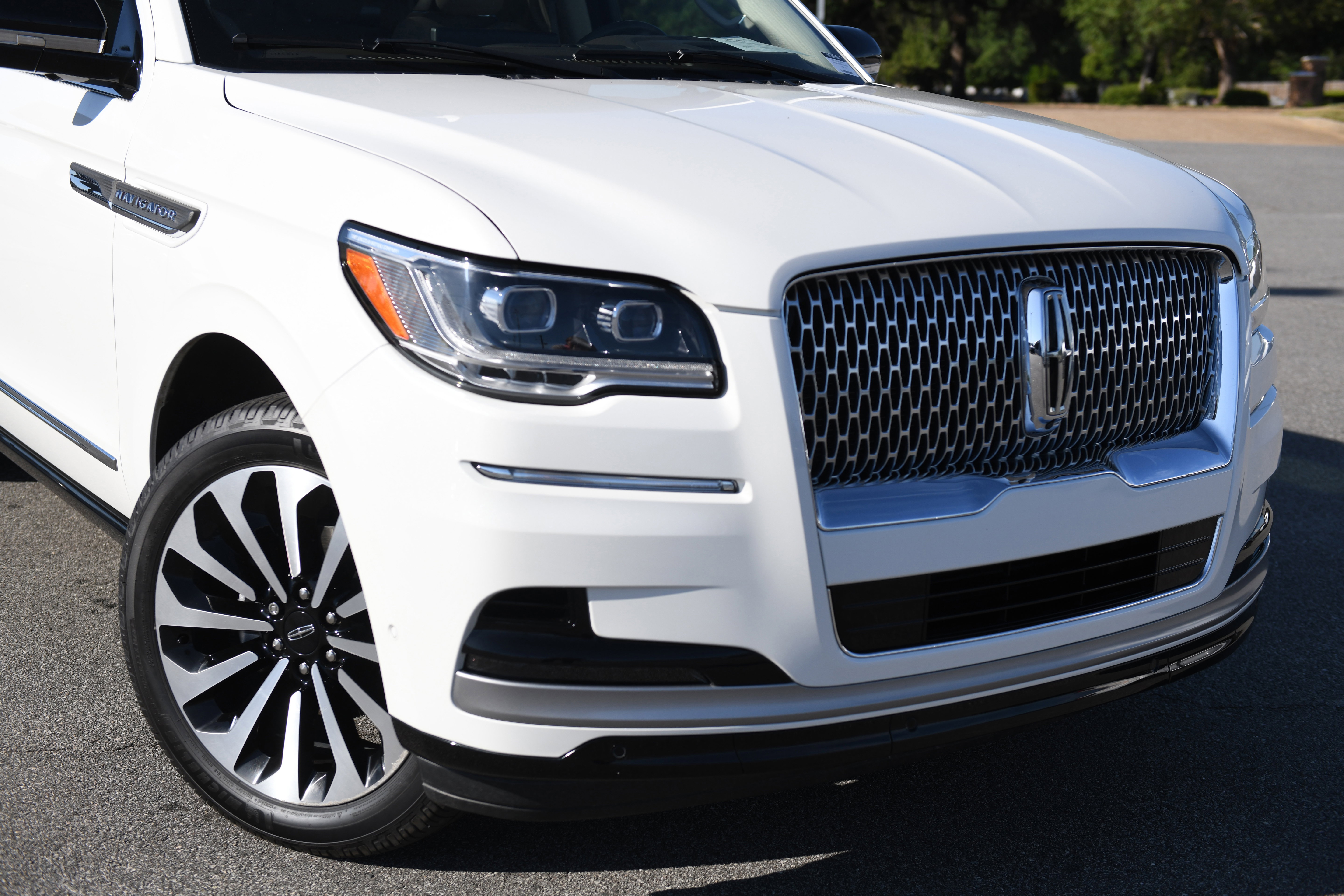 Used 2022 Lincoln Navigator Reserve AWD/4WD image 3