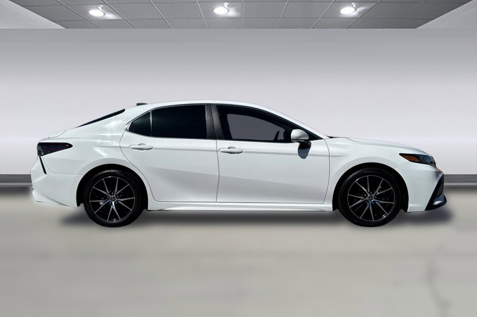 Certified 2023 Toyota Camry SE w/ Convenience Package image 2