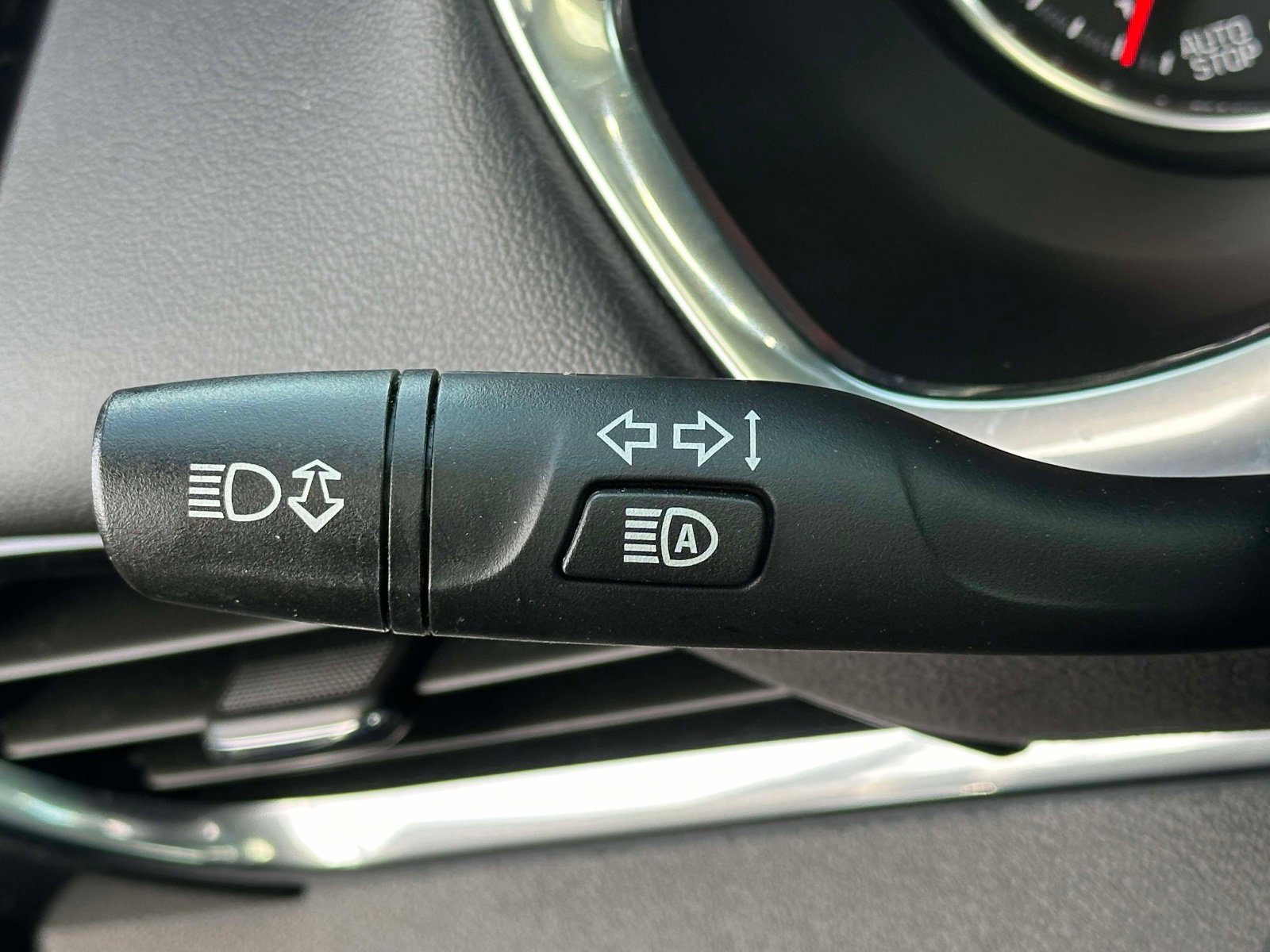 Used 2022 Chevrolet Traverse High Country image 24