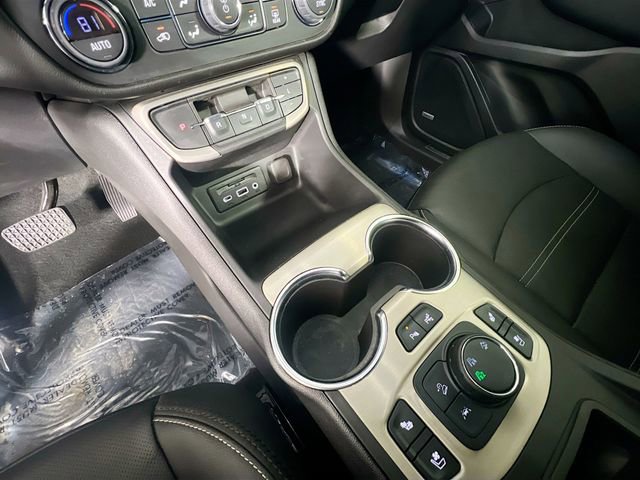 Used 2024 GMC Terrain Denali w/ Denali Premium Package image 25